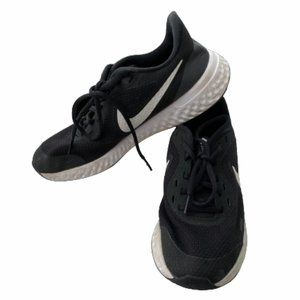 NIKE REVOLUTION 5 RUNNING SHOES BQ5671-003 SIZE 5.5 BLACK/WHITE